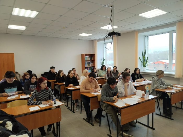 "Начались экзамены по общеобразовательной подготовке на 2курсе"