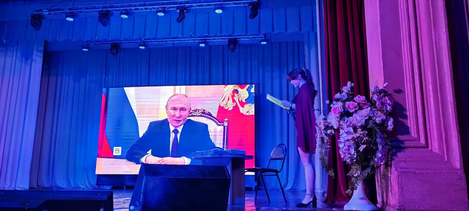 Церемония вручения дипломов выпускникам!
