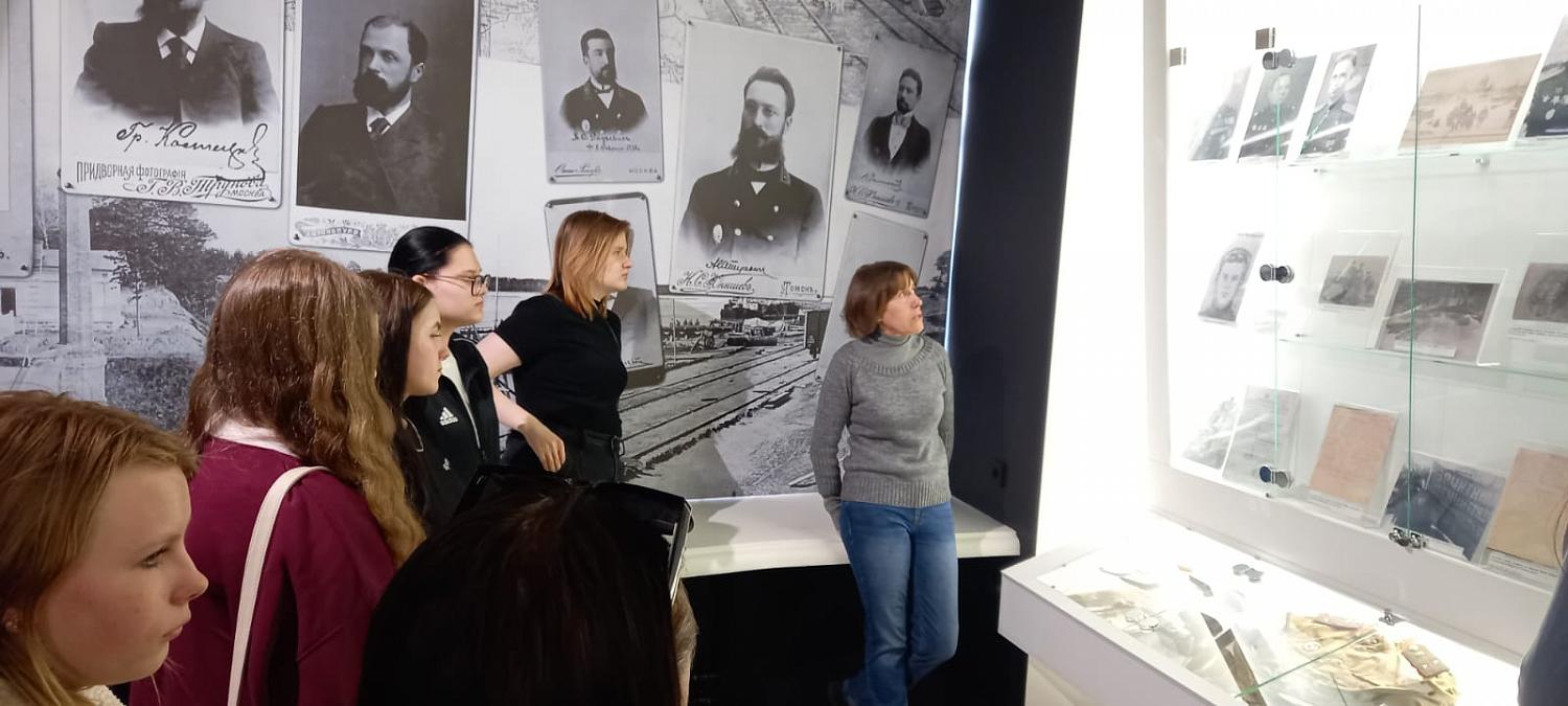 Экскурсия в Государственный архив  